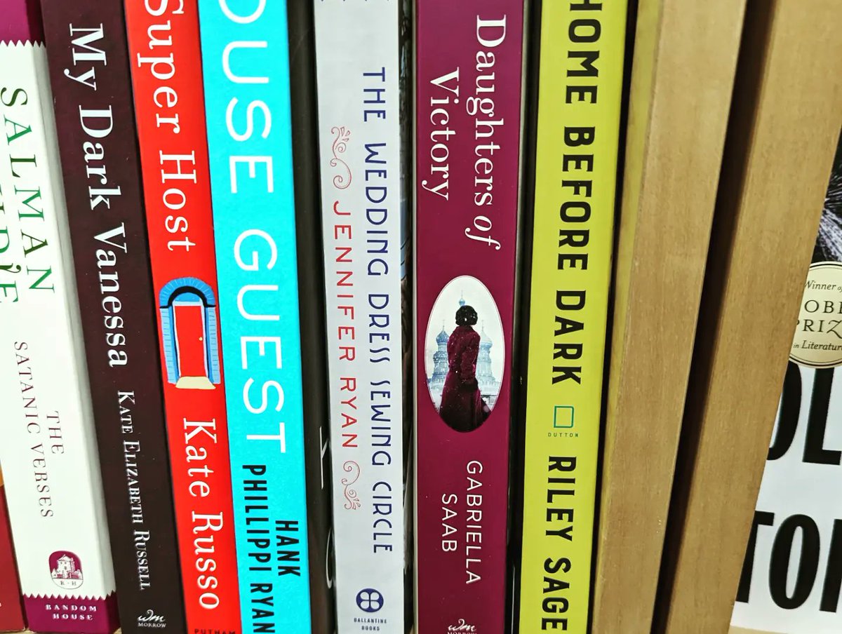 RedPenKaitlyn's tweet photo. I spy DAUGHTERS OF VICTORY by @gabriellasaab_ at adorable Innisfree Bookshop in Meredith, NH!
#amagenting #writingcommunity #HistoricalFiction #amreading #amwriting #writingcommunity #youngadult #reading #historicalfiction #adultfiction
#WilliamMorrow #williammorrowbooks https://t.co/5kkqLcUmZx