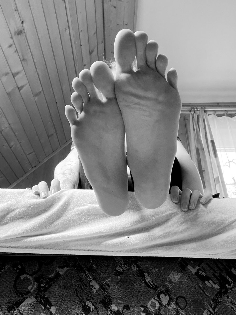 FeetRonnie's tweet photo. Just posted a new post of my big feet and smooth soles. Would you lick it? 😏 free only fans right here. https://t.co/9rYYMC5DVL https://t.co/KiJ6pKtLKJ