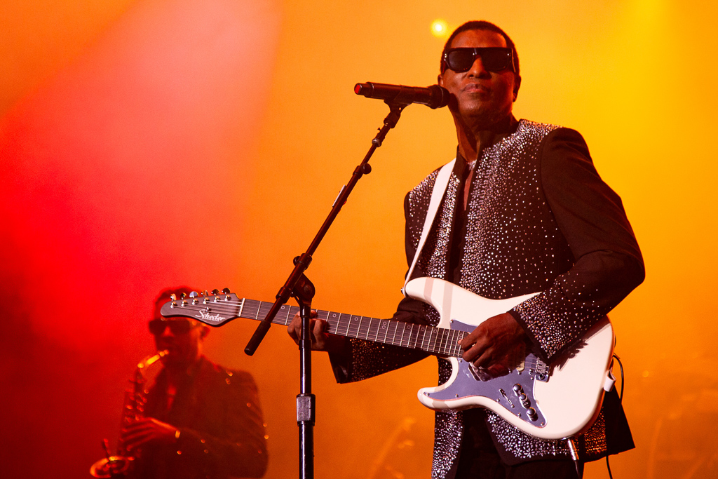 Warm 106.9 tweet media