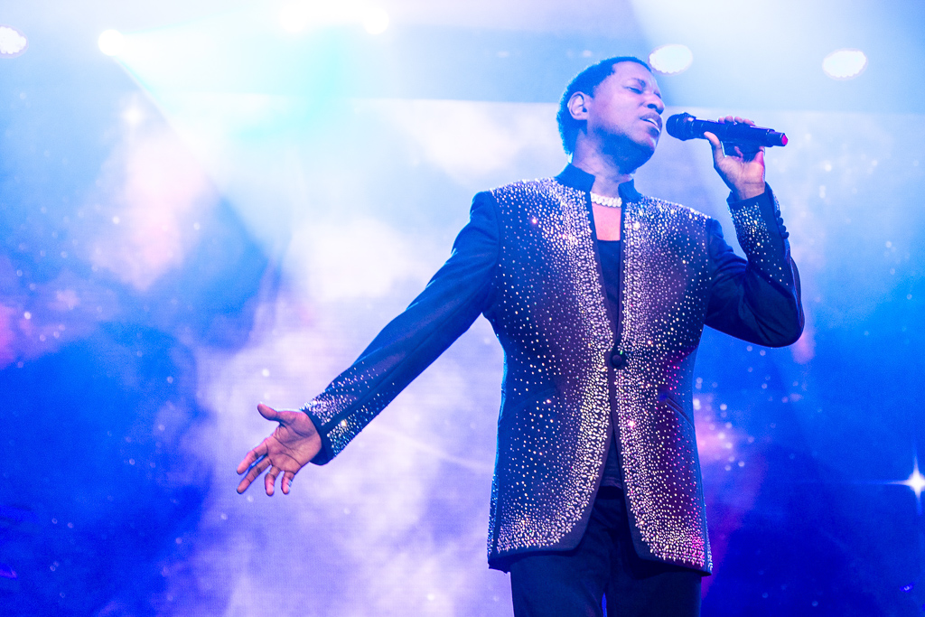 Warm 106.9 tweet media