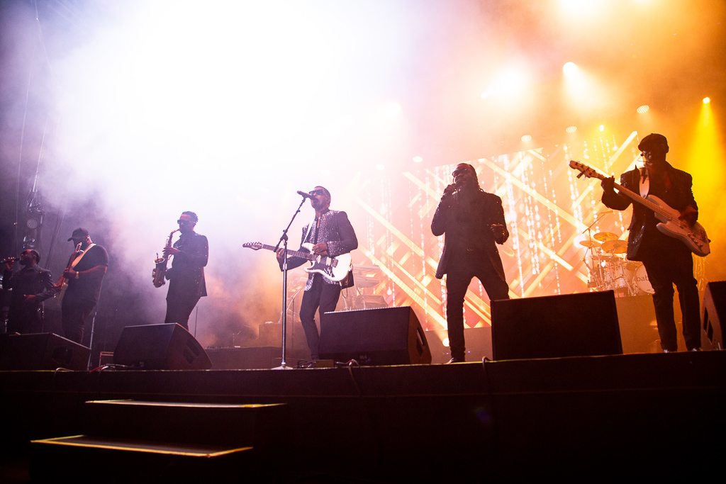 Warm 106.9 tweet media