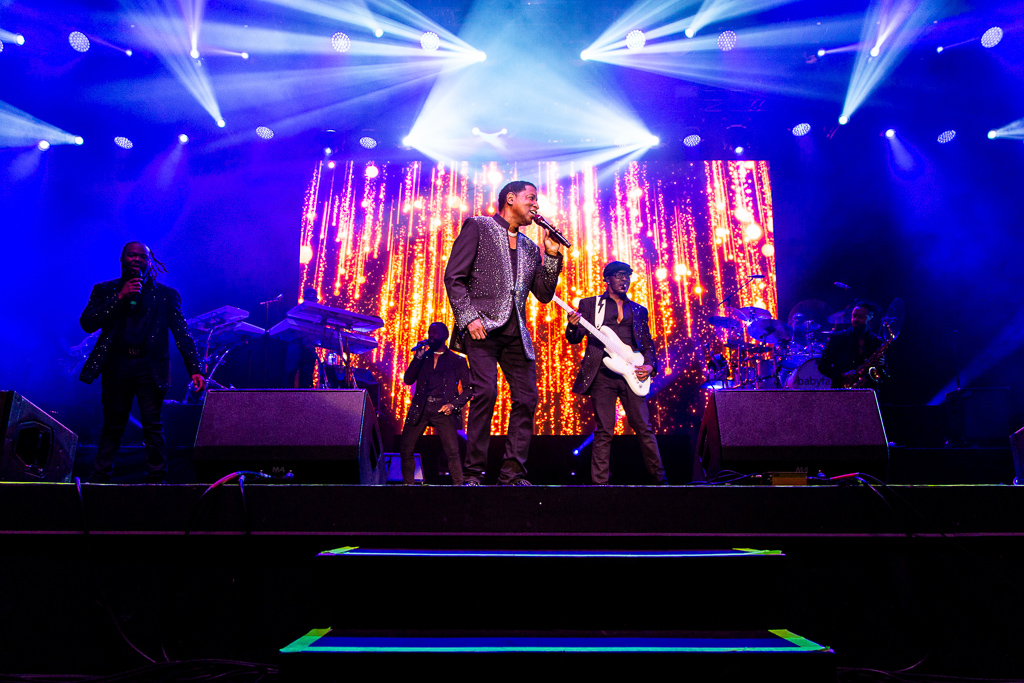 Warm 106.9 tweet media