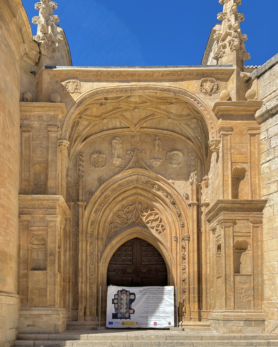 playmotraveller's tweet photo. Qué bonita e imponente es la iglesia de Santa María Magdalena en #Torrelaguna.

Preciosa fusión de estilos gótico y renacentista que contó con el patrocinio de importantes figuras como el cardenal Cisneros (natural de la villa) o el cardenal Fonseca.

Una joyita a apenas 50km de #Madrid.