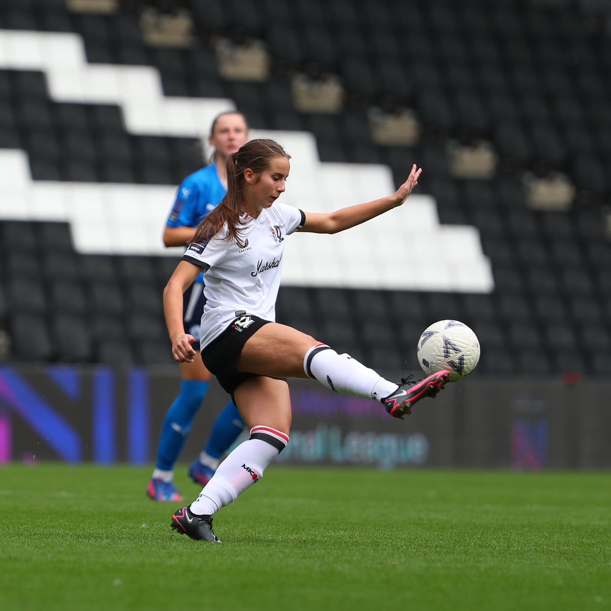 MKDonsFCWomen's tweet photo. After 292 days sidelined through injury, @lucywood1011 made her long-awaited return to Stadium MK 🤩

A special mention to all the medical staff behind the scenes at MK Dons Women that have supported Lucy through this journey. 

Good to see you back on the pitch, Luce! 🙌 https://t.co/6oHBORQppQ