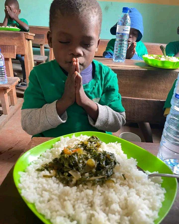 LawMangenje's tweet photo. It's pictures like these which need to trend. https://t.co/lWWUGz5qH9