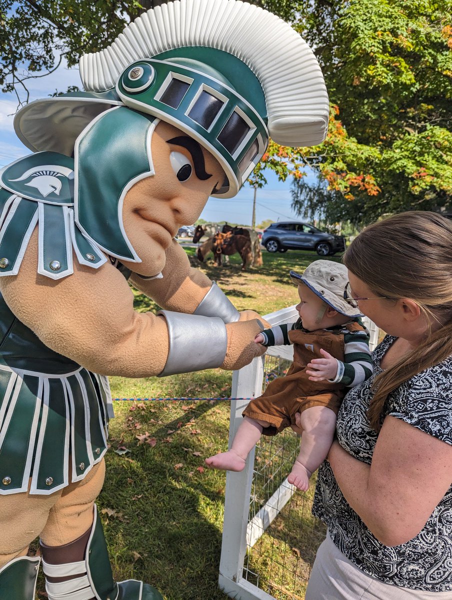 SMBSnowman's tweet photo. Spartans getting deals done. @TheRealSparty https://t.co/1Eck23O2nM