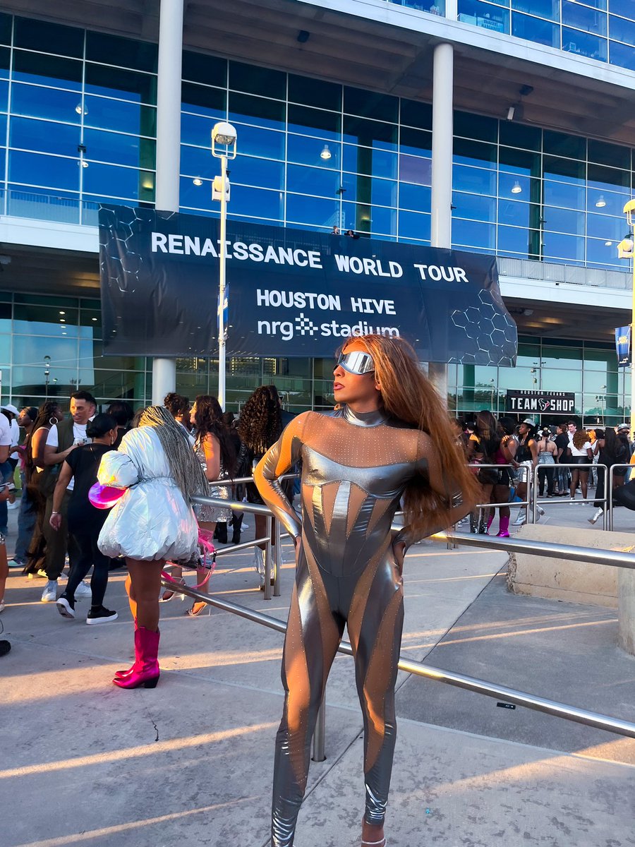 symone/sasha colby stan account tweet media