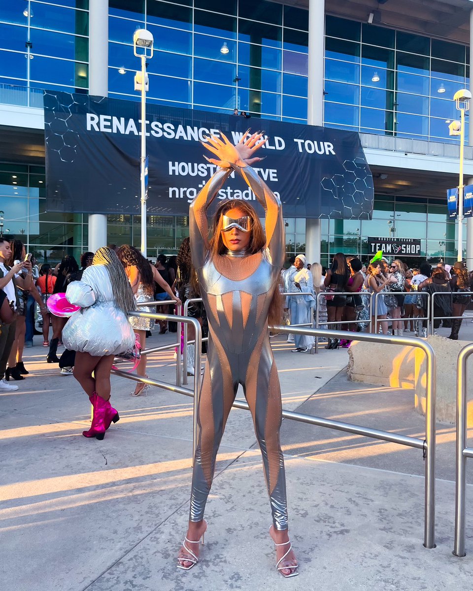 symone/sasha colby stan account tweet media