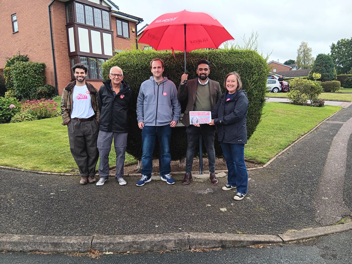 CllrSimonSlater's tweet photo. Great morning campaigning to elect @SarahEdwardsTam to be the next Labour MP for Tamworth. A great team and warm welcome on the doorstep. Joined by @JoStevensLabour 
#labourdoorstep https://t.co/5jS3XghnUo