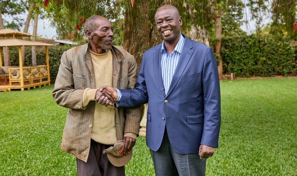 scherargei's tweet photo. Marafiki wa chanda na Pete our Dp Rigathi Gachagua is a down to earth man . He is mingling freely with hustlers a friendship of over 20years is no joke!.

Blessed night. https://t.co/oL6UrANPxM