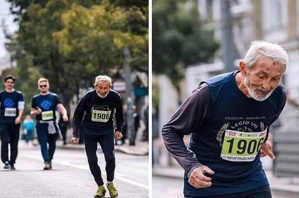 safir_mala's tweet image. Deda Vlada Stevanović, star 89 godina, koji je istrčao Beogradski polumaraton. ❤️