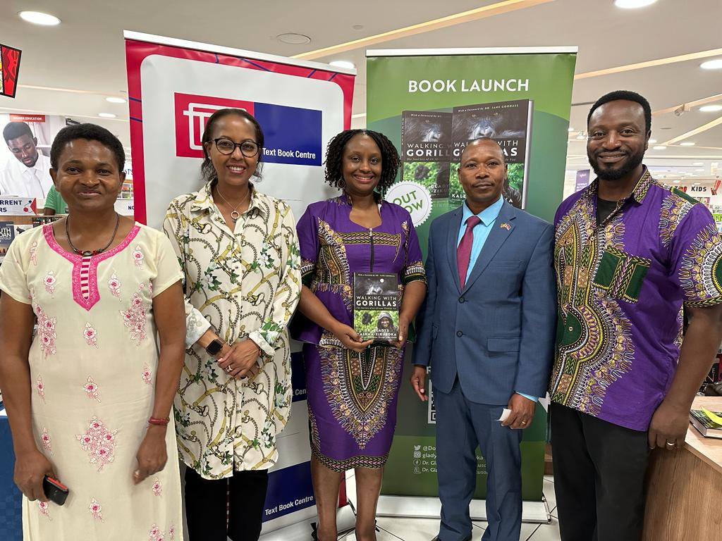 DoctorGladys's tweet photo. We had another wonderful #WalkingWithGorillas📚🦍 book event at @TextBookCentre, Sarit Centre, Nairobi. 

It was moderated by Richard Vaughan, Director of INCA Africa and graced by Ugandan High Commission https://t.co/tPMWyCWTcy Charge d' Affaires, Mr Evans Aryabaha. https://t.co/aGm62r0Z9r
