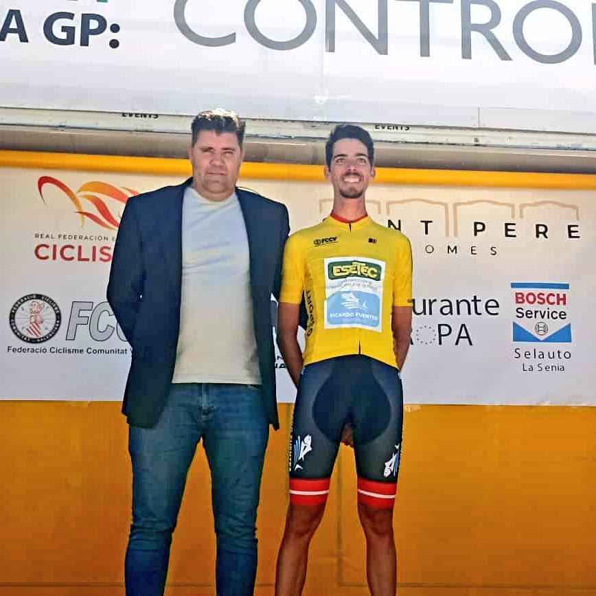 💛 Sí!!! Logramos vestirnos de amarillo en el cierre de la Challenge CV Élite-Sub23!!!

🔝 <a href="/ArinoGonzalo/">Gonzalo Ariño</a> logra la victoria en la General Final, tras ser 5º en una súper exigente Clásica La Tinenca.

🥹 MUY orgullosos del crecimiento de Gonzalo desde su llegada al equipo en 2022.