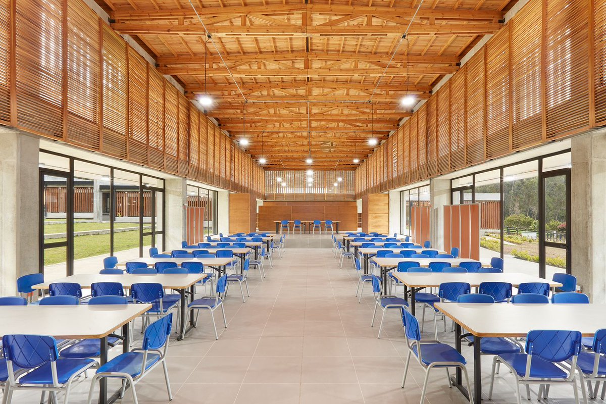 MartinSantosR's tweet photo. .@CrepesWafflesCo diseñó y construyó un colegio público rural con el mecanismo de Obras por Impuestos. La Leona es un colegio de 450 estudiantes en Cajamarca, Tolima que abrió sus puertas. 👏🏻🇨🇴 https://t.co/kE3UAPABGV