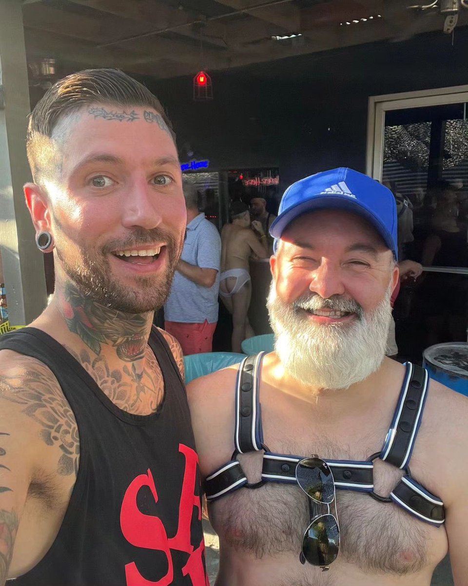 TheBarracksPS's tweet photo. The Barracks Famous Beer Bust starting at 2PM! 

Music by 
DJ MIXIE 
2PM-7PM
&amp;
DJ PETER BARONA 
7PM-12AM

Haircuts by 
James Holjes 

Tarot Readings by 
Michael Van Why

Get your boots shined by 
Bootblack René 
@Buck_Harder 

#sundayfunday #beerbust #grilledhotdogs https://t.co/7ehE6UYYsF