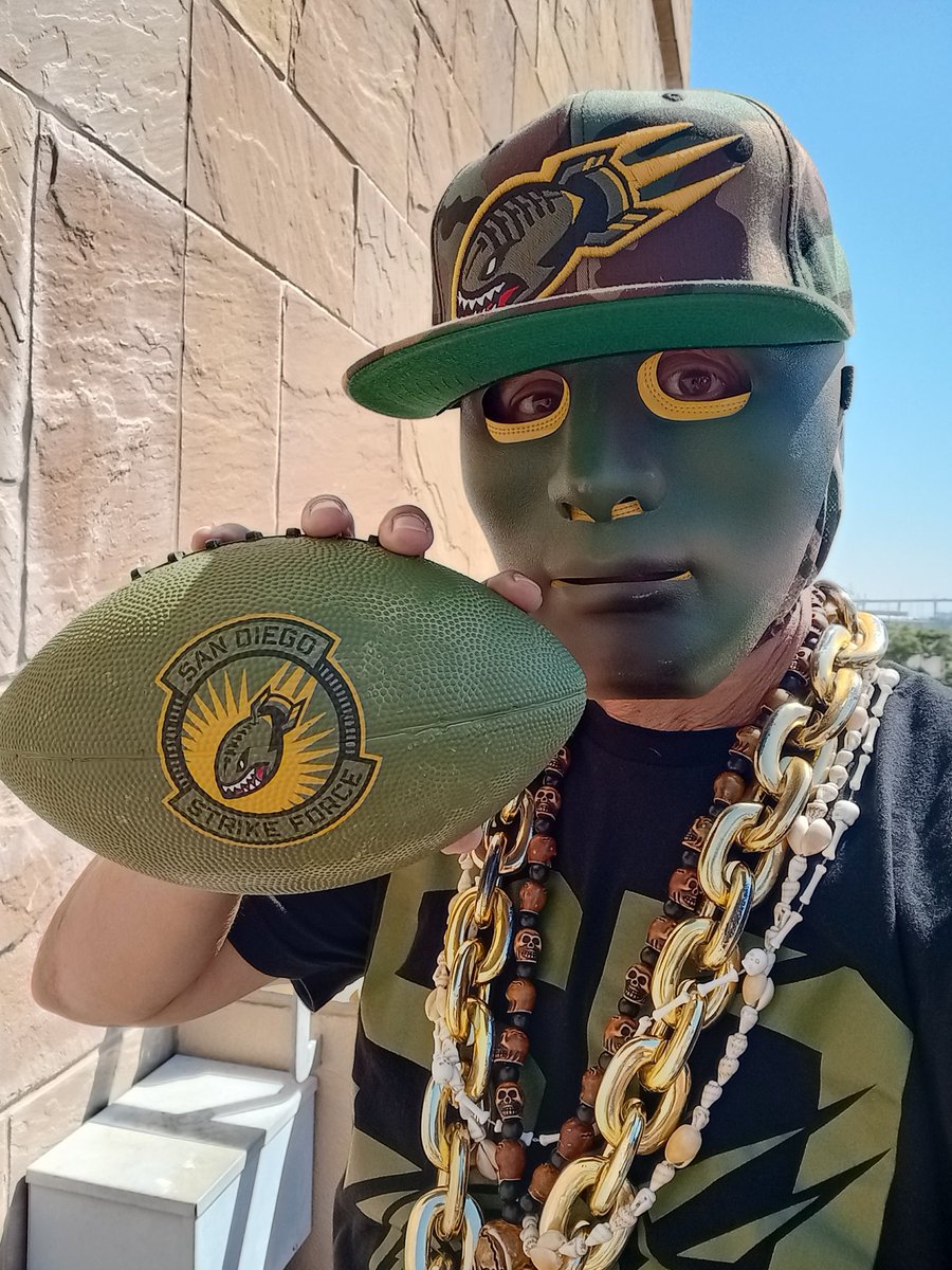 IF WE DON'T CHEER FOR OUR CITY, WHO WILL? @burt_grossman @CoachMooney15 @FrankieVizzle @CoachKentera44 ☀️🌴⚾🏟️☝️💯⭐🏈🇺🇲🪖 And I have my Strike Force lucha mask underneath.💪 #padres #indoorfootball #strikeforce @sdstrikeforce @Padres @jesseagler @SammyLev Everyone loves it!