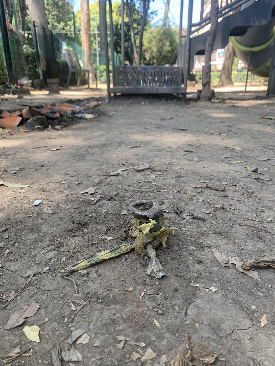 Hola <a href="/STaboadaMx/">Santiago Taboada</a> nos puedes apoyar quitando este tubo de la zona de juegos del parque de la glorieta de vertiz. gracias!!!