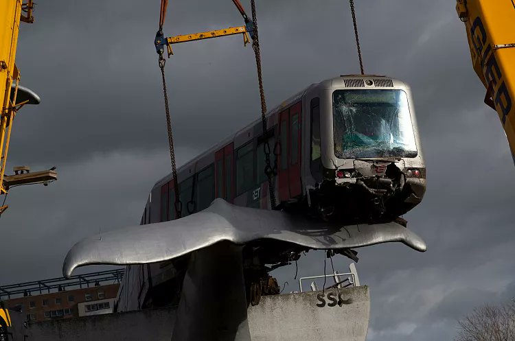 <a href="/fasc1nate/">Fascinating</a> (December 12, 2021) Spijkenisse, Netherlands - Dutch train 'broke speed limit' before crashing into whale sculpture, a new report finds

An underground train that miraculously landed on a giant whale tail sculpture in the Netherlands was going too fast, according to a new