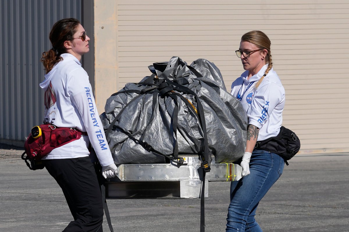 SpaceEdWriter's tweet photo. OSIRIS-REx’s Asteroid Samples Are Down to Earth  
Go to my new Scientific American story at:  https://t.co/SUteLlHTx8 
Image credit: NASA; AP pool photos https://t.co/33zHZlljb4