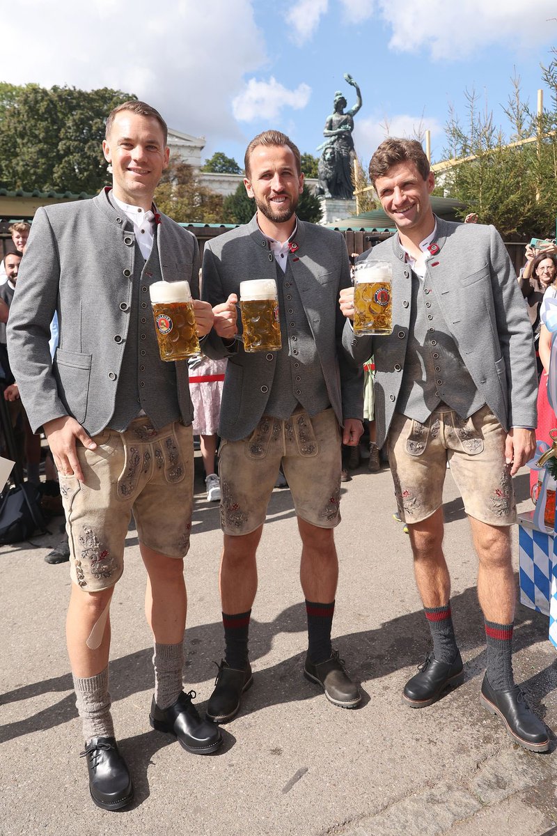 esmuellert_'s tweet photo. Trio Bavaria 😀🍺🥨 https://t.co/uNQlWIBGfx