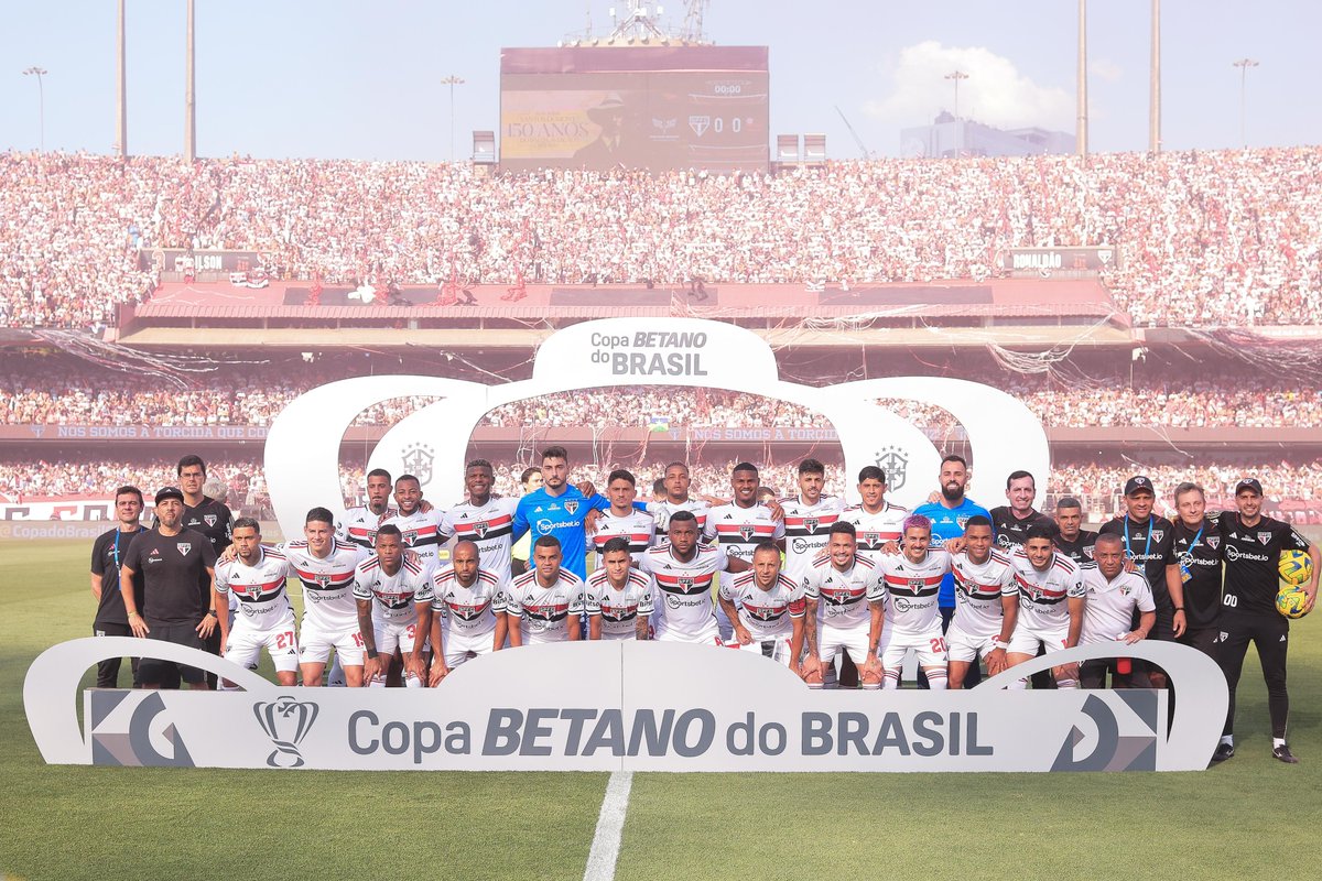 BrasileiraoPlay's tweet photo. 🔚 𝗙𝗜𝗡𝗔𝗟 𝗗𝗘𝗟 𝗣𝗥𝗜𝗠𝗘𝗥 𝗧𝗜𝗘𝗠𝗣𝗢 🏆🇧🇷

São Paulo 1⃣🆚1⃣ Flamengo 

⚽️ R. Nestor - B. Henrique

#SPFCxFLA I #FinalDaCopaBR https://t.co/Dh0ubCLmDU