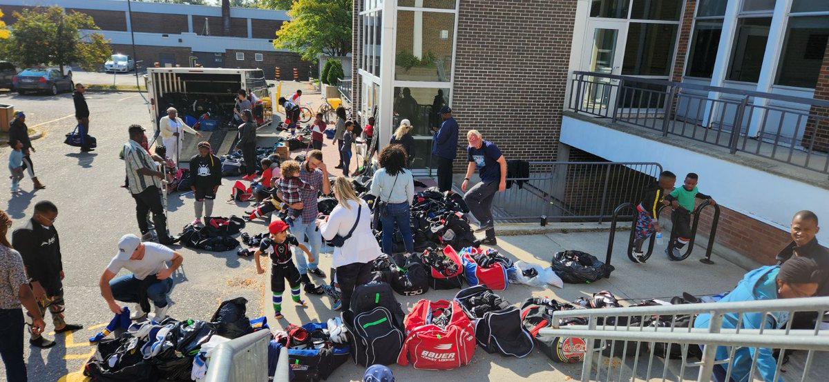 CanadaShift's tweet photo. Today, @coachholterman said it was another amazing day assisting @AfricanHockeyAH for their final 30 kids . That's 72 athletes in two weekends who get to play hockey this year.  This is why we do what we do.  #GrassRootsHockey #equipment4kids If you need equipment DM us! https://t.co/9XYQeDHrCo