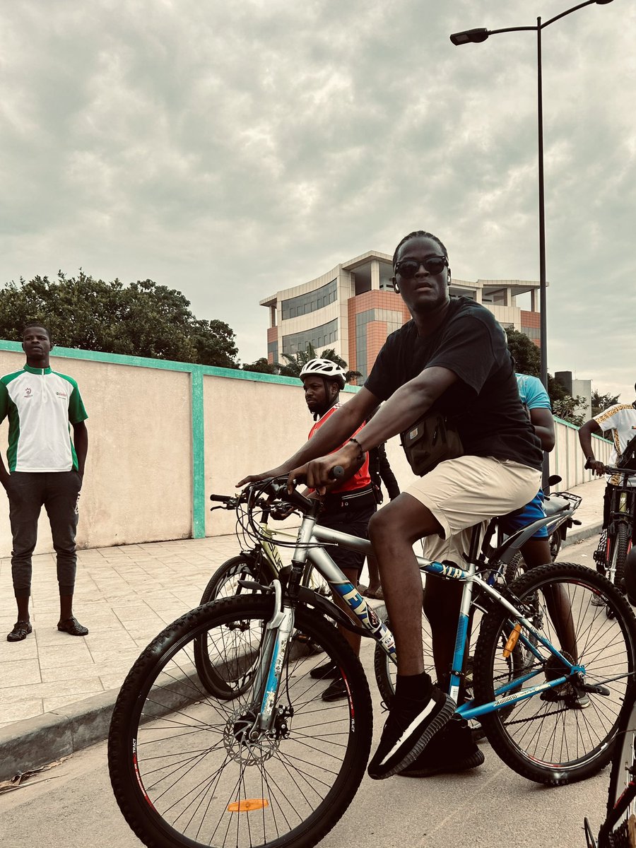 clovismafor's tweet photo. « Construisons des ponts pour l’unité entre les jeunes ». Tel est le thème de cette 6ème édition du CONVOI DU VIVRE ENSEMBLE  organisée chaque année par le Mouvement International ´´BATS-TOI POUR LA PAIX’’ ce 24 septembre 2023 au 🇧🇯. 
Ensemble pour le vivre ensemble 💪✌️
#benin https://t.co/WQKLPCSbS2