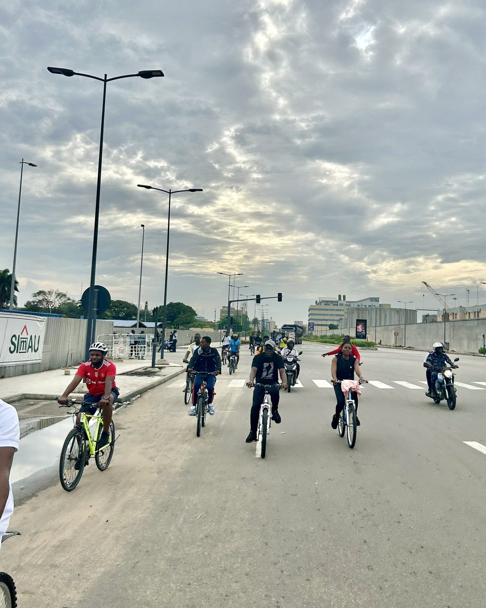 clovismafor's tweet photo. « Construisons des ponts pour l’unité entre les jeunes ». Tel est le thème de cette 6ème édition du CONVOI DU VIVRE ENSEMBLE  organisée chaque année par le Mouvement International ´´BATS-TOI POUR LA PAIX’’ ce 24 septembre 2023 au 🇧🇯. 
Ensemble pour le vivre ensemble 💪✌️
#benin https://t.co/WQKLPCSbS2