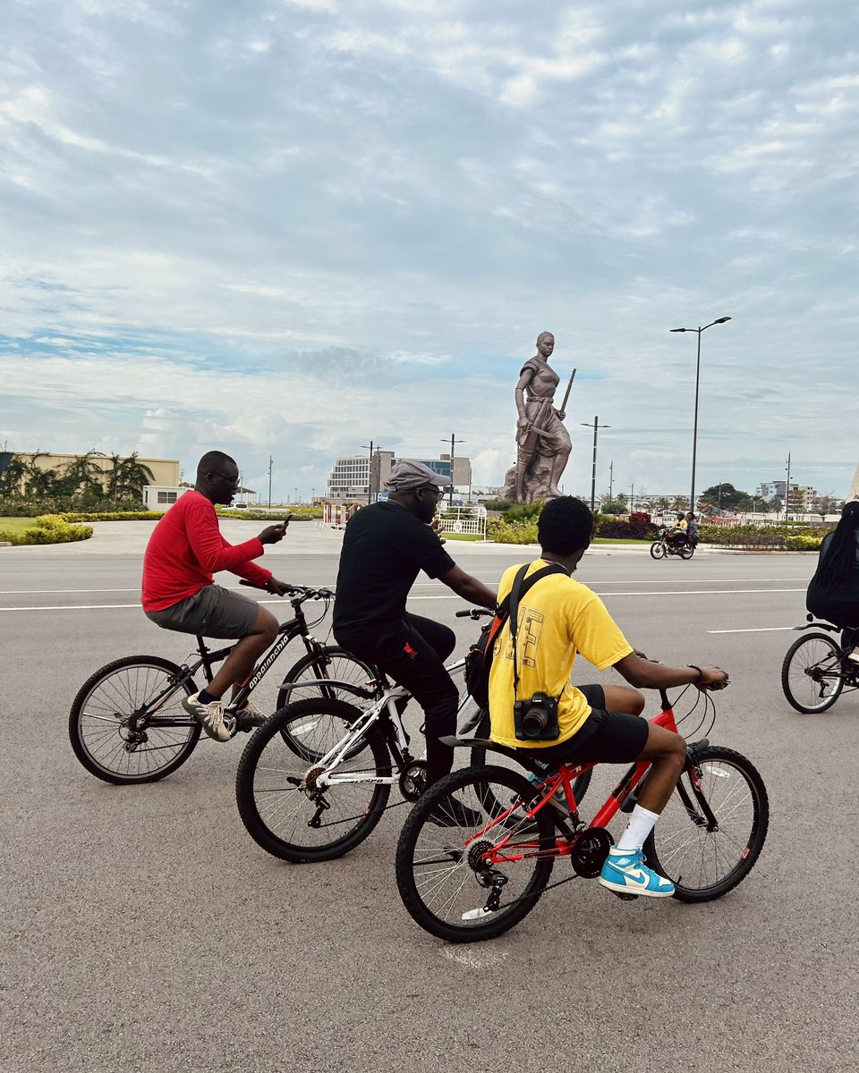clovismafor's tweet photo. « Construisons des ponts pour l’unité entre les jeunes ». Tel est le thème de cette 6ème édition du CONVOI DU VIVRE ENSEMBLE  organisée chaque année par le Mouvement International ´´BATS-TOI POUR LA PAIX’’ ce 24 septembre 2023 au 🇧🇯. 
Ensemble pour le vivre ensemble 💪✌️
#benin https://t.co/WQKLPCSbS2
