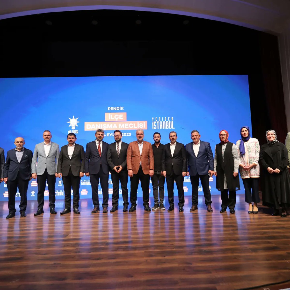 Pendik'teyiz! İl Bşk <a href="/osmannnurika/">Osman Nuri Kabaktepe</a>, MV'miz <a href="/yahyacelik_/">YAHYA ÇELİK</a>, İl Kadın Kolları Bşk <a href="/salihademirer/">Saliha DEMİRER</a>, İl Bşk Yrd <a href="/mfatihserdar/">Mehmet Fatih Serdar</a>, İlçe Bşk @ozersrky ve teşkilatımızla belediyemizin hizmetlerini <a href="/ahmetcinpendik/">Ahmet Cin</a> Bşk'nımızdan dinledik. 
"Hedef Yeniden İstanbul"
<a href="/akpartiistanbul/">AK Parti İstanbul</a>