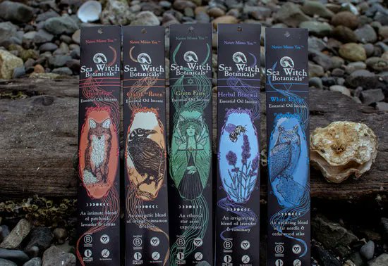 Faeriemagazine's tweet image. Sea Witch #Botanicals is a #womanowned maker of #vegan, #allnatural home and #bodycare that prioritizes our arth. Choose from essential oil #candles, incense sticks, perfumes, lip tints, folk remedies, and two seasonal scents for fall—Mabon and #Samhain! buff.ly/3PcGpeA