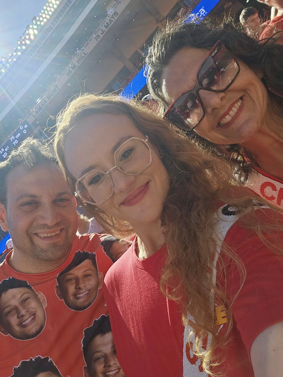 MichelleFewins's tweet photo. Let's go Chiefs!!!! #ChiefsKingdom https://t.co/i5cYjjtRua