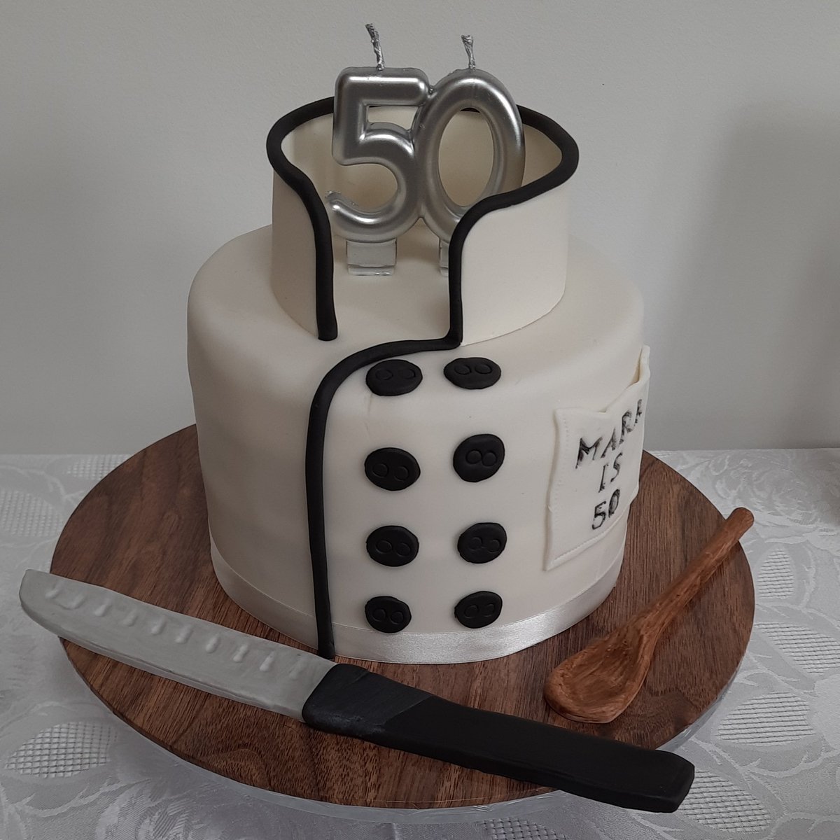 markkaiz's tweet photo. My Birthday cake made by @kelliescakes1 A wonderful artistic cake with edible decorations, attention to detail was excellent. A lemon sponge with buttercream built in 3 layers &amp; covered with a sugarpaste.
#cake #celebrationcake #celebration #cakemaker #birthday #birthdaycake https://t.co/3qD3o3pY7M