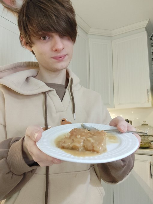 Here is one of my favorite dessert ^^  Pouding Ch&ocirc;meur~  It's basically a cake with a creamy maple syrup