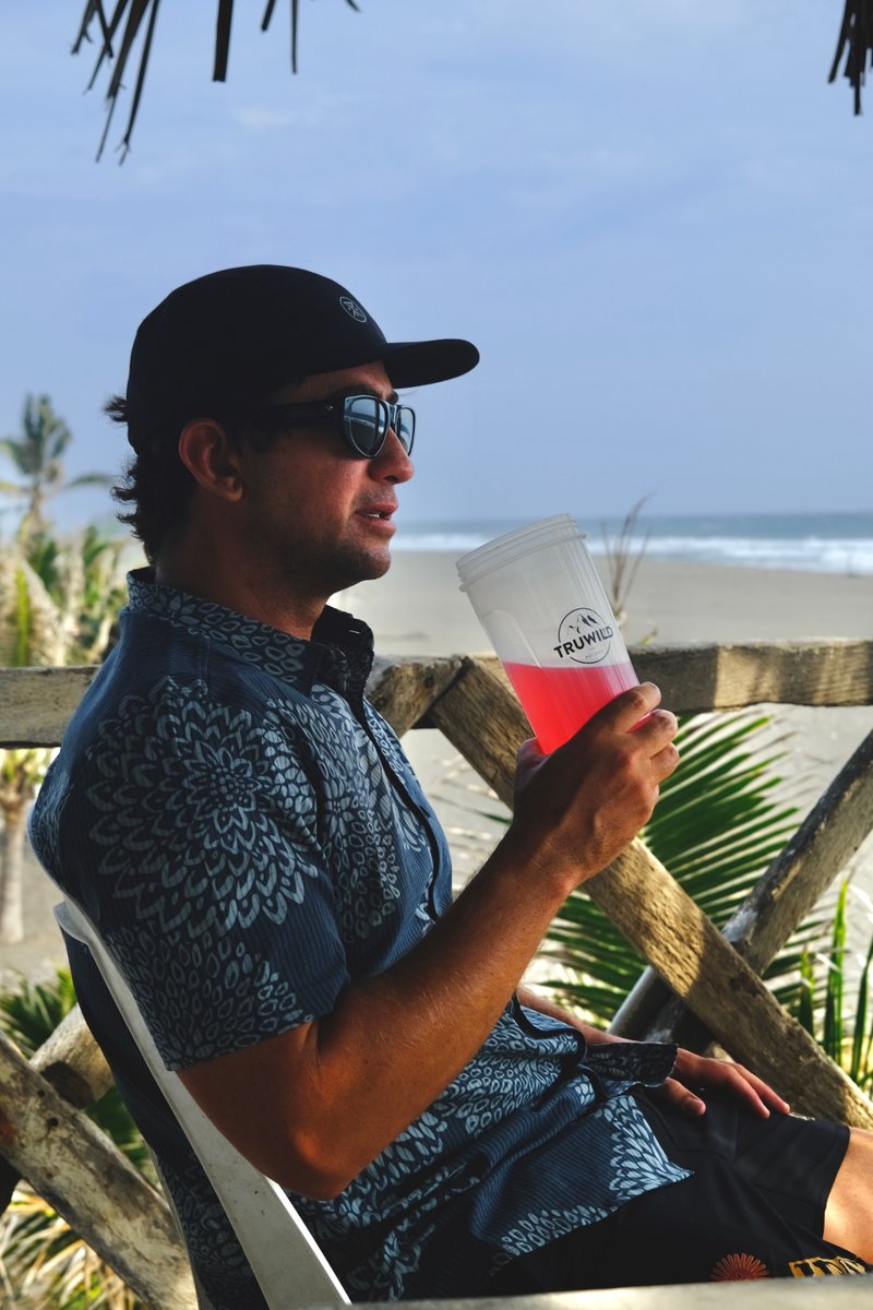 Tru_wild's tweet photo. Hydrate and beach views - What can be more relaxing? 
.
.
.
 #hydrate #hydration #skincare #water #health #healthylifestyle #drinkwater #stayhydrated #fitness #beauty #wellness #healthy #selfcare #skin #skincareroutine #waterbottle #healthyliving #natural #healthyskin #detox #ant https://t.co/gF2OQLmjFS