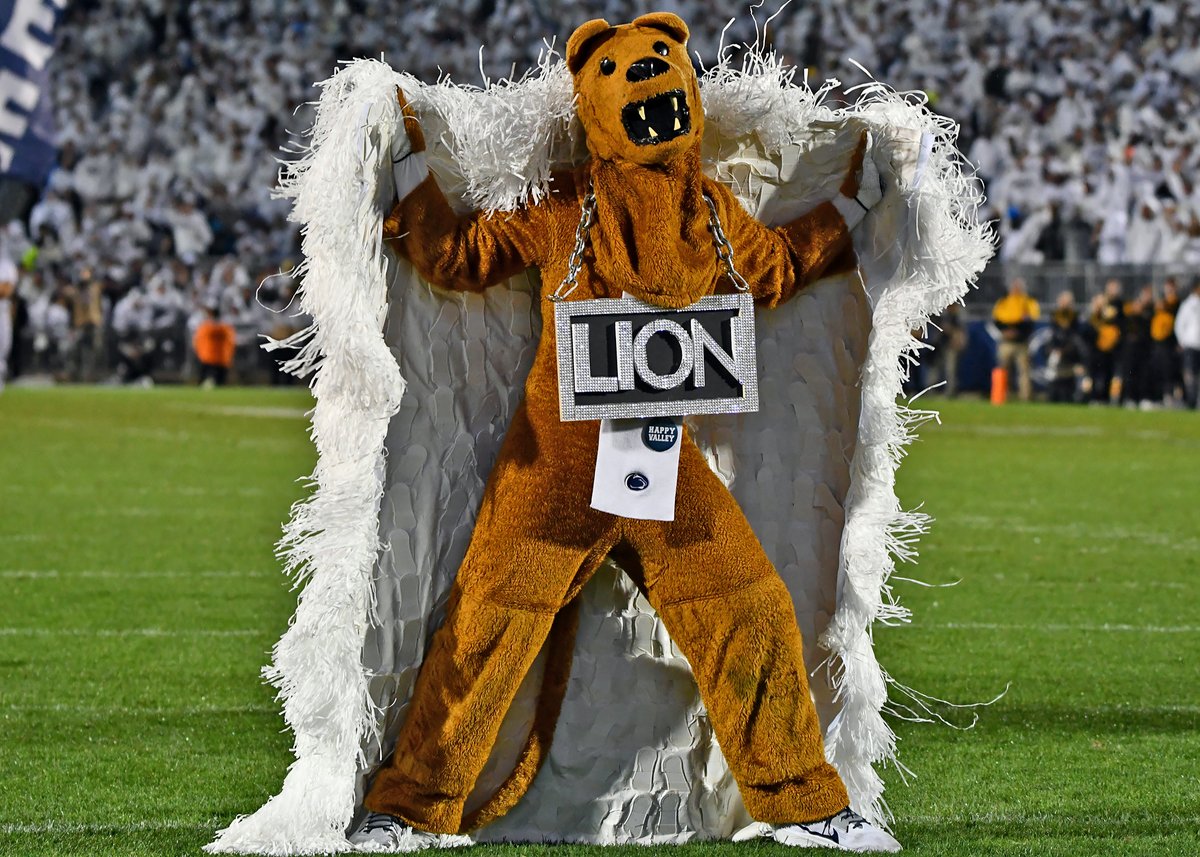 The @NittanyLion brought the white and the ice for the #WhiteOut game! 📷@PennStateRivals