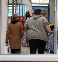 FunkhelmPower's tweet image. Was ist eigentlich aus dem #Drachenlord und seinem Lebensabschnittsgefährten, dem Berliner Filmemacher und Lebemann Gregor H. geworden? Der wird sich die volle Ladung Waranenfürst doch nicht aus purer Nächstenliebe and Bein gebunden haben?!