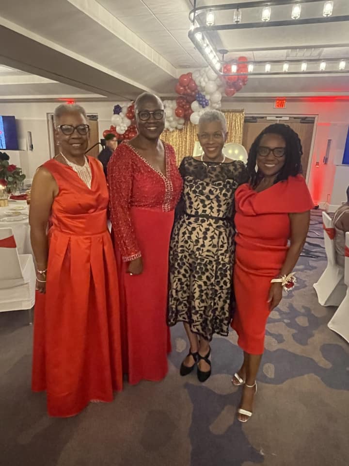 rochelleriley's tweet photo. CHAPEL HILL, NC _  Traveled straight from the annual August Wilson Society Dinner in DC to UNC where my Sorors &amp; I celebrated the 50th anniversary of the Kappa Omicron chapter of Delta Sigma Theta Sorority, Incorporated!  Thirteen of our line #TwentyStrong made it. https://t.co/zYPUY8FLZE