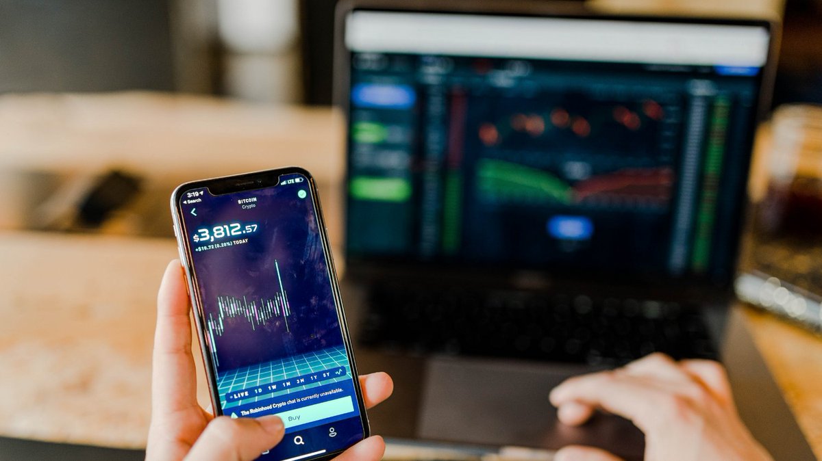 Vitaltelecoms's tweet photo. 🔐Regulators demand a higher security standard when recording mobile calls, SMS &amp; WhatsApp.

📴Enter Vidicode UK's new eSIM mobile call recording: a secure and compliant answer to your recording needs.

https://t.co/YGWx8PFqpr

#UKLateHour #fines https://t.co/DQfeIrdKkH