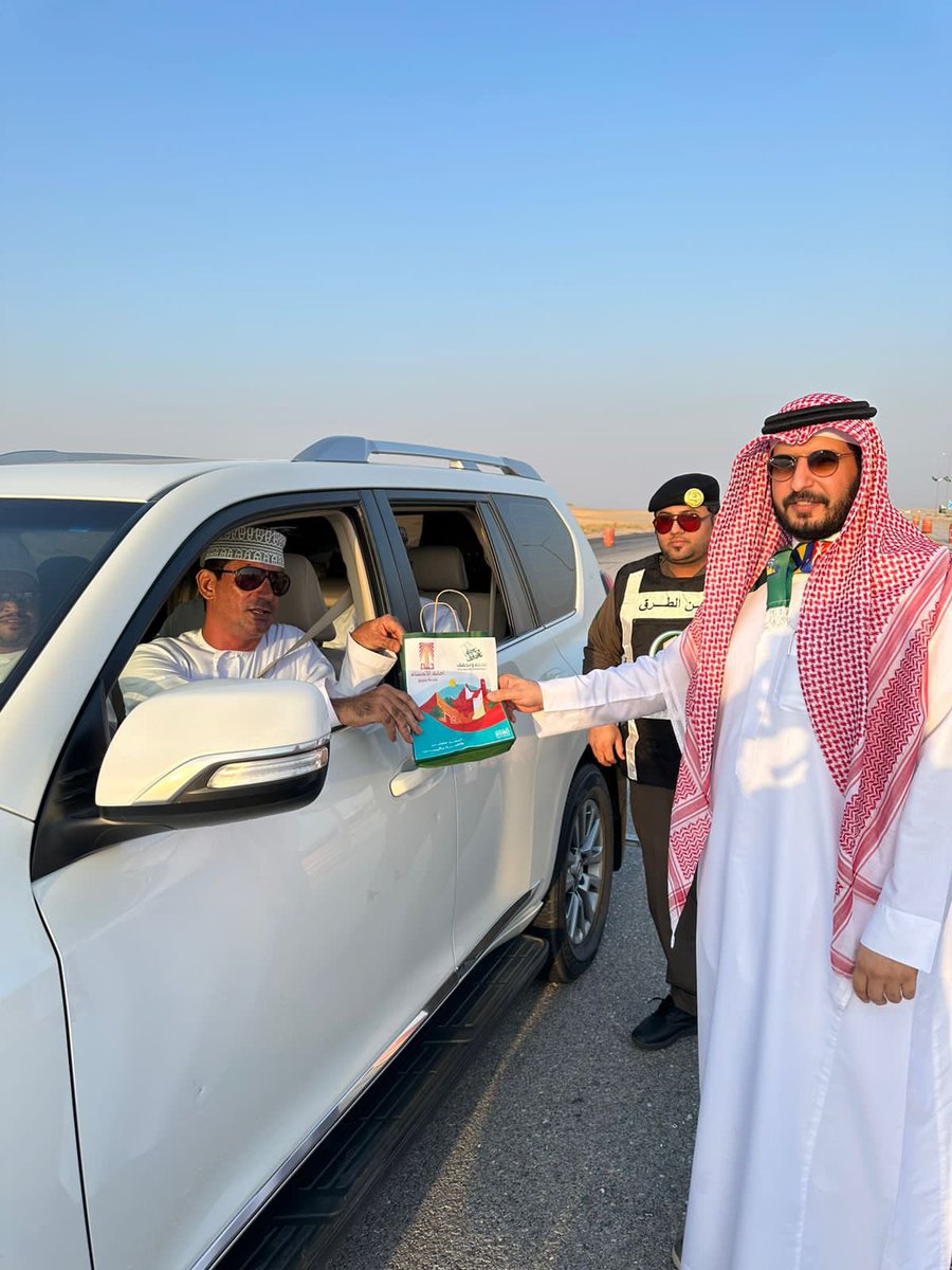 #بلدية_يبرين بالتعاون مع مركز الطويلة والجهات الامنية يشاركون المواطنين احتفالات #اليوم_الوطني_93_السعودي

#أمانة_الاحساء
#بلدية_يبرين
