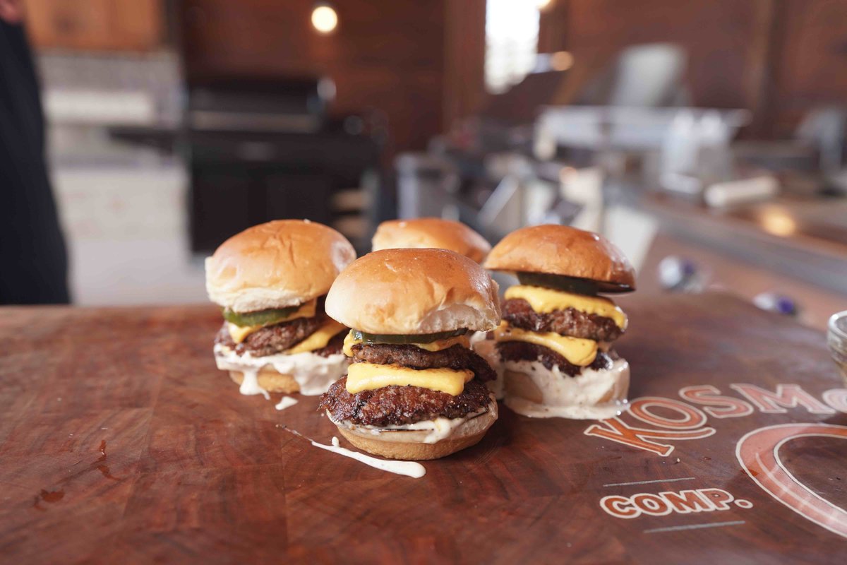 KosmosQ's tweet photo. Your Sunday cheat day just got a WHOLE LOT better with these cheeseburger sliders 🙌 🍔 🤩
What toppings are a must-have on your sliders? #slidersunday #cheeseburgersliders #kosmosq https://t.co/TEtPE20h9j