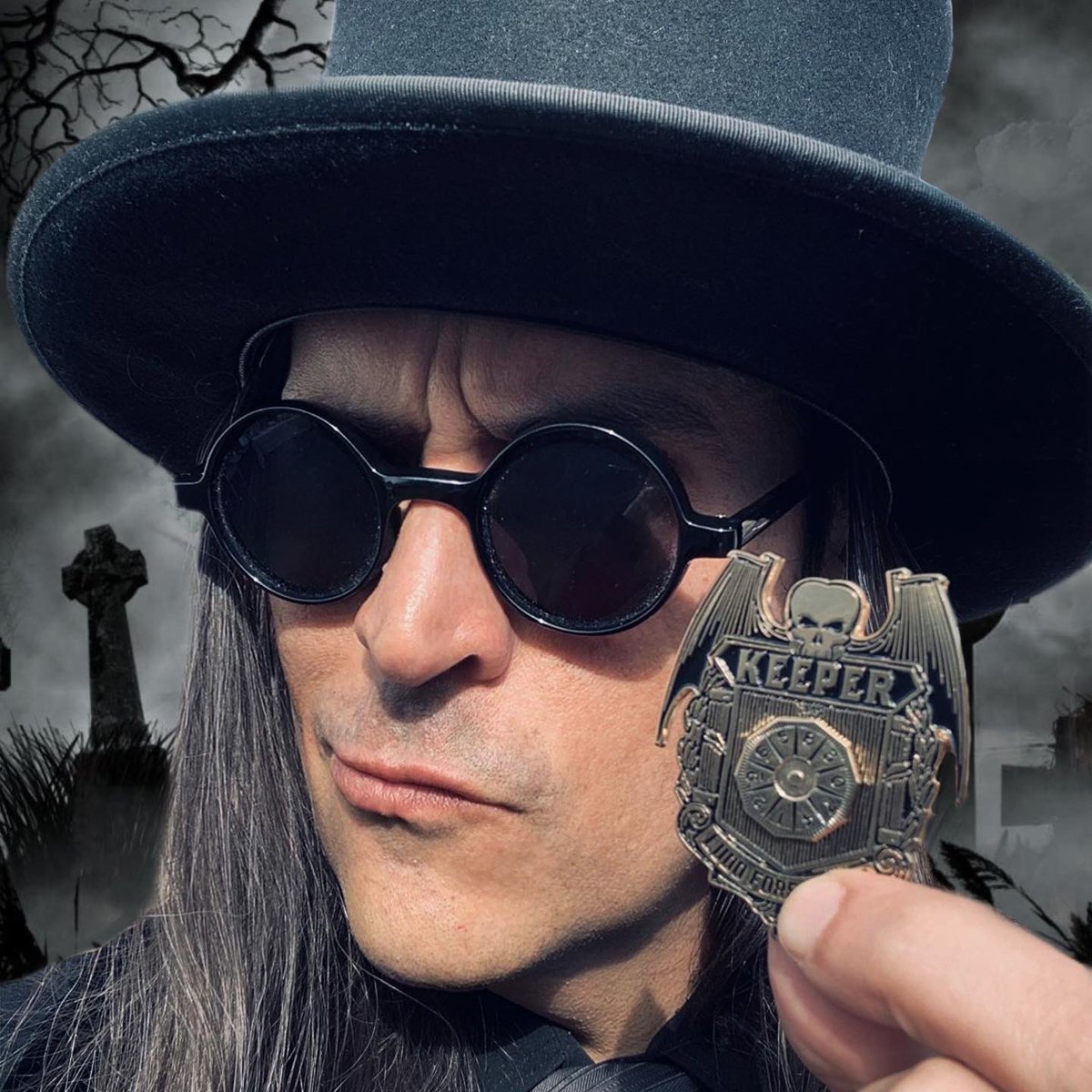 Mark_Meer's tweet image. I'm the Keeper of Arcane Lore for GRAVEYARDS OF ARKHAM, coming soon from @Chaosium_Inc and @goodtimesociety… 

(Many thanks to Mr. Andrew Lemen of @hplhs for my Keeper pin!)

#CallOfCthulhu #Cthulhu #HorrorRPG #rpg #ttrpg #GraveyardsOfArkham