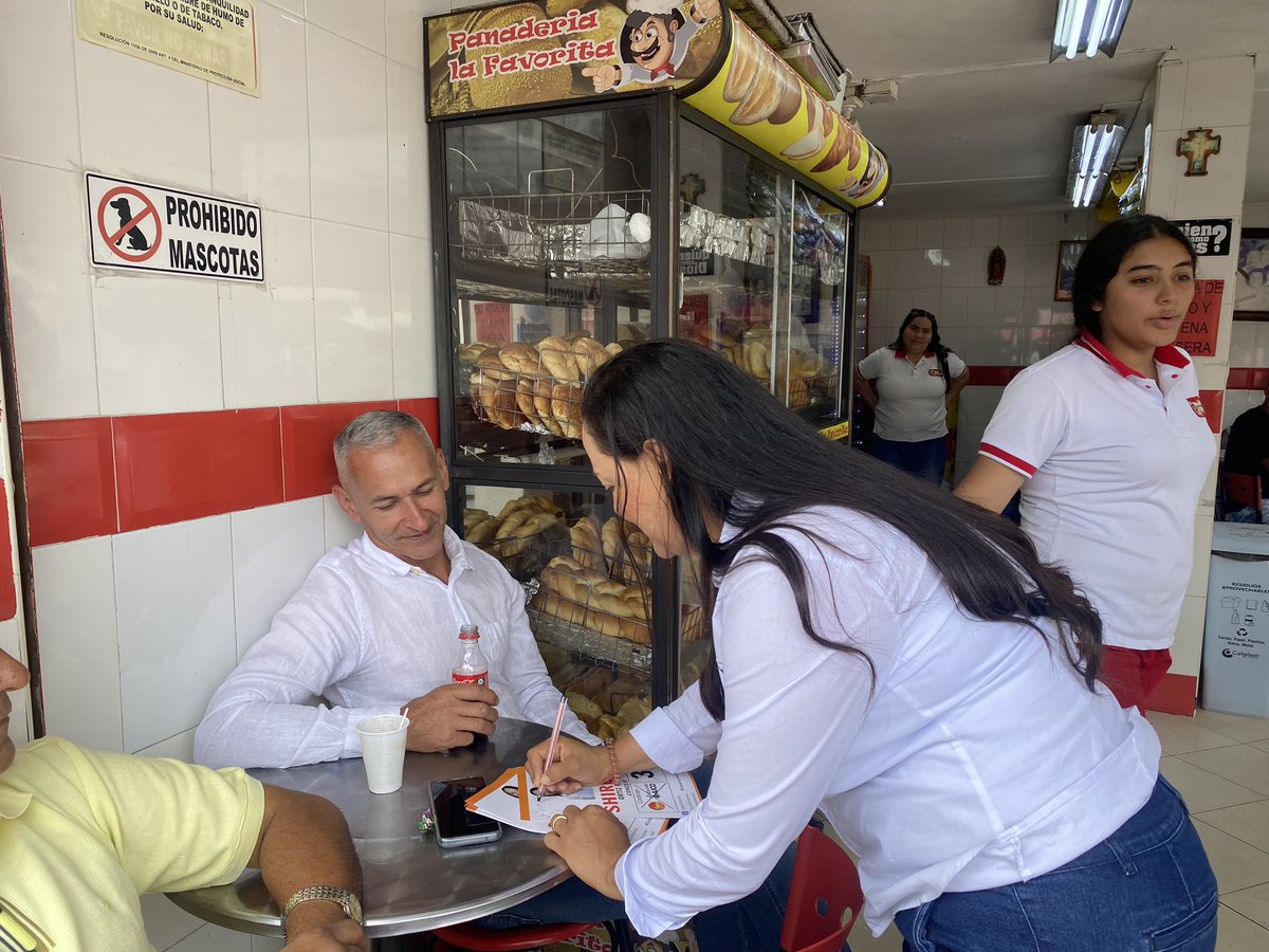 shirleyortizos2's tweet image. #BarrioSanFranciscoItagüi caminamos y llevamos nuestra propuesta amigos y visitamos personas muy especiales #ConstrucciónFuturoSocial #mais #aico 3 @DiegoTItagui