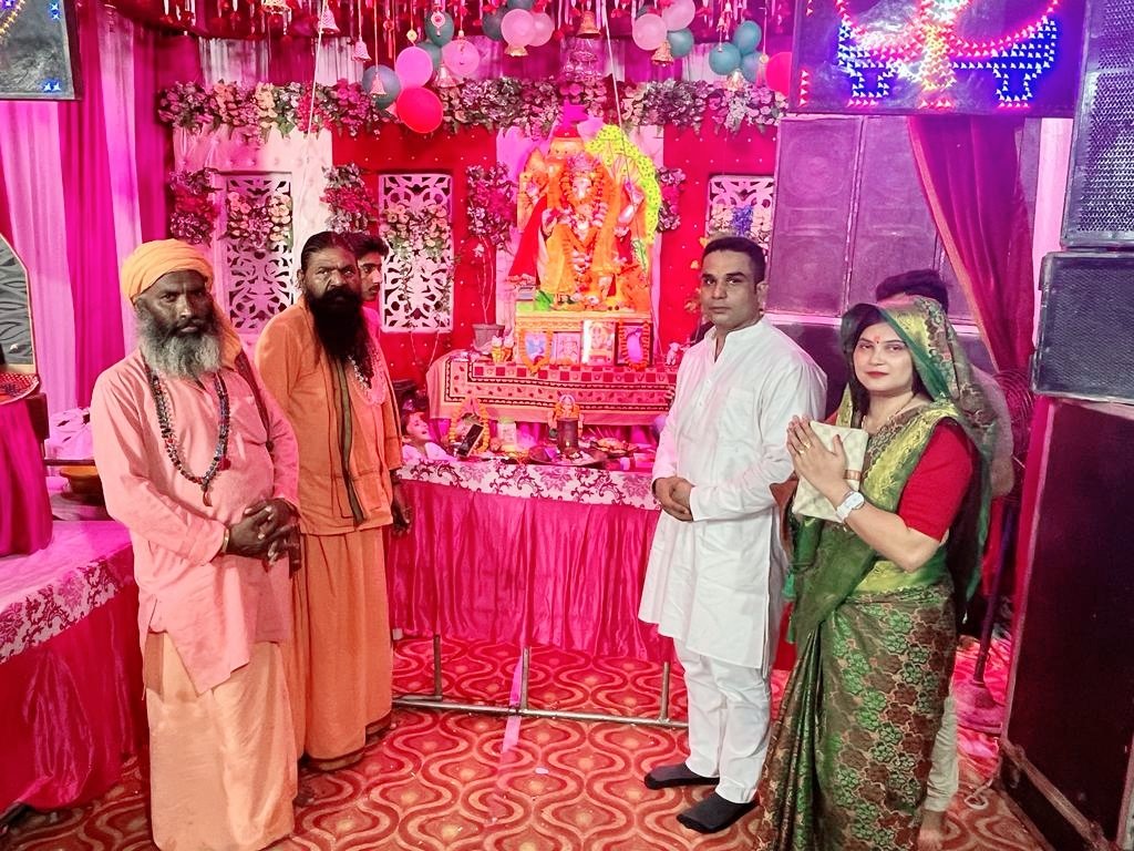 Deepak_PMSS's tweet photo. मोदीनगर सुचेतापूरी और देवेंद्र पुरी में श्री गणेश पूजा महोत्सव और जागरण मैं मुख्य अतिथि के रूप में रहने का सौभाग्य प्राप्त हुआ।
आयोजकों द्वारा श्री गणेश पूजा और जागरण का बड़ा ही सुंदर और मनमोहक  आयोजन किया गया है
श्री गणेश जी महाराज की कृपा समस्त देशवासियों पर बनी रहे। https://t.co/8wMHkqYgT0