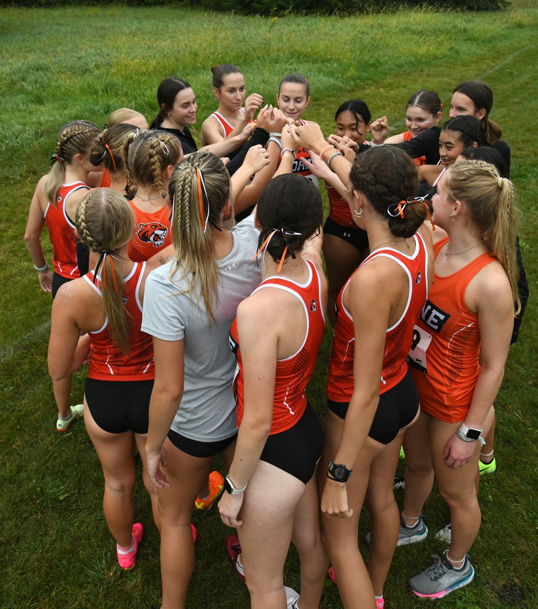 Scoop_DoaneTF's tweet photo. Strength in numbers…

#DoaneXC #DeanWhite https://t.co/j9bakWnqEm