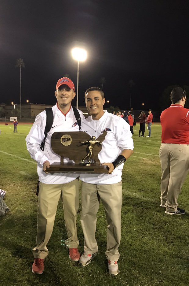 FBCoachOrtiz's tweet photo. LATE POST:
A great mentor of ours taught us that life is about relationships. It was a great surprise to see former MCC WR @SonnieWaves who came support us at Marcos this past Friday Night. Welcome back to AZ & hope to see you out more! @Coach_Figueroa @Thund3rB1rd1 #Then2Now https://t.co/kEWCzgTyP2