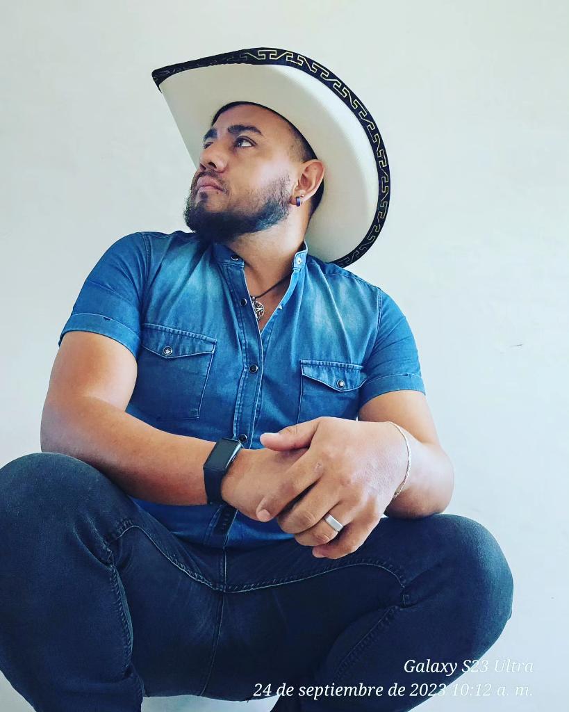 aaron50806984's tweet photo. #Vaquero #sabroso #and_gal #charrito https://t.co/ZALyIf6zyH