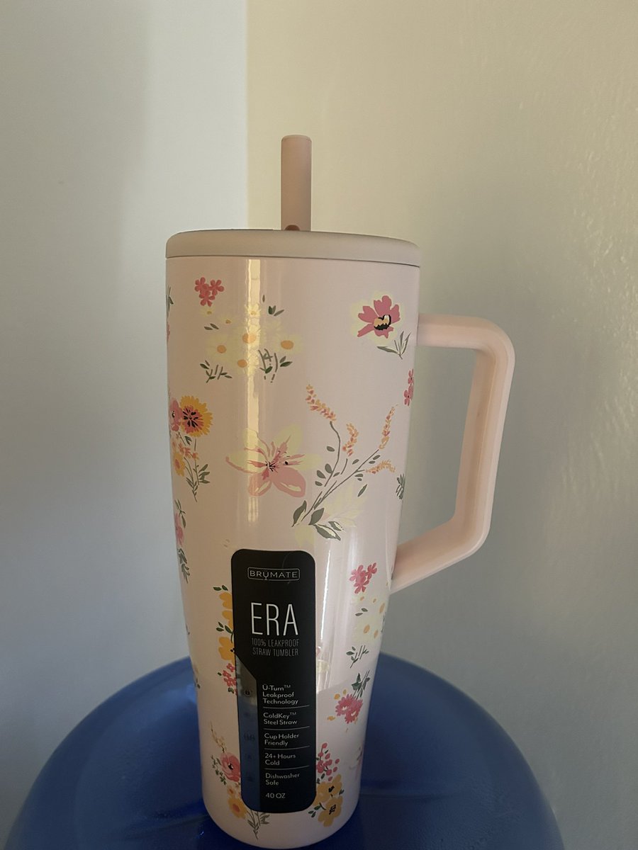 cutemochachick's tweet photo. I 🖤 @BruMateTweets Era leakproof tumbler. Please consider making the locking straw for the mutlishaker! 🥤 https://t.co/xiHl5T2kN9