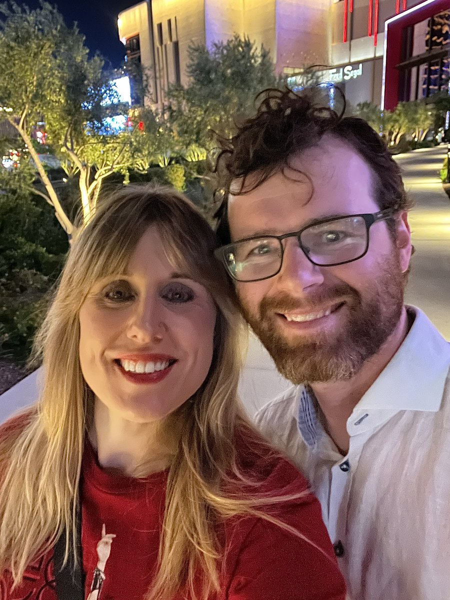 Oh hi 👋🏻 
#vegas #hubbywifey #adventure