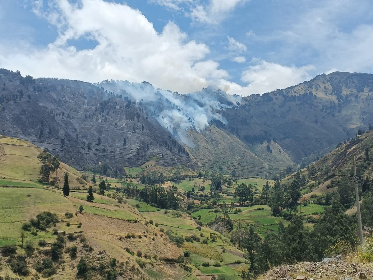 Cham78Ca's tweet photo. "🌲🔥¡Amig@s  #Guaranda! Hagamos un llamado a la conciencia. Evitemos provocar fuegos en nuestras montañas, especialmente ahora que están sin matorrales y árboles. Con el Fenómeno del Niño, podríamos desencadenar desastres naturales como deslizamientos. Cuidemos la naturaleza 🌍 https://t.co/M7z3OnaHAr